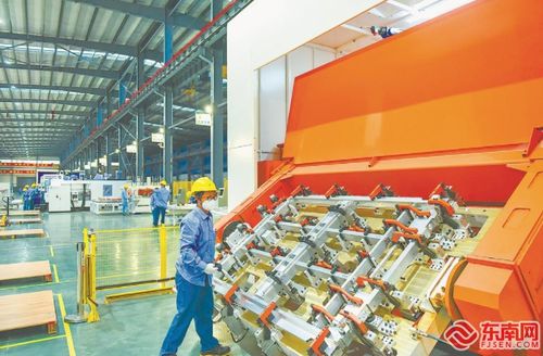 強(qiáng)鏈擴(kuò)鏈生產(chǎn)忙 汽車廂體制造助力產(chǎn)業(yè)升級(jí)